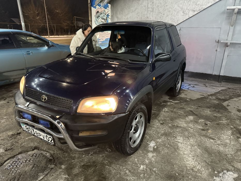 Продам машину RAV4