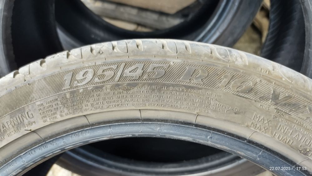 Летни гуми VIKING Дот 21 г. 2 бр.  и Pireli 2бр.