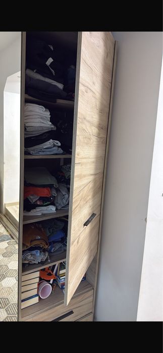 Sifonier  in doua usi plus o usa mai mica cu oglinda