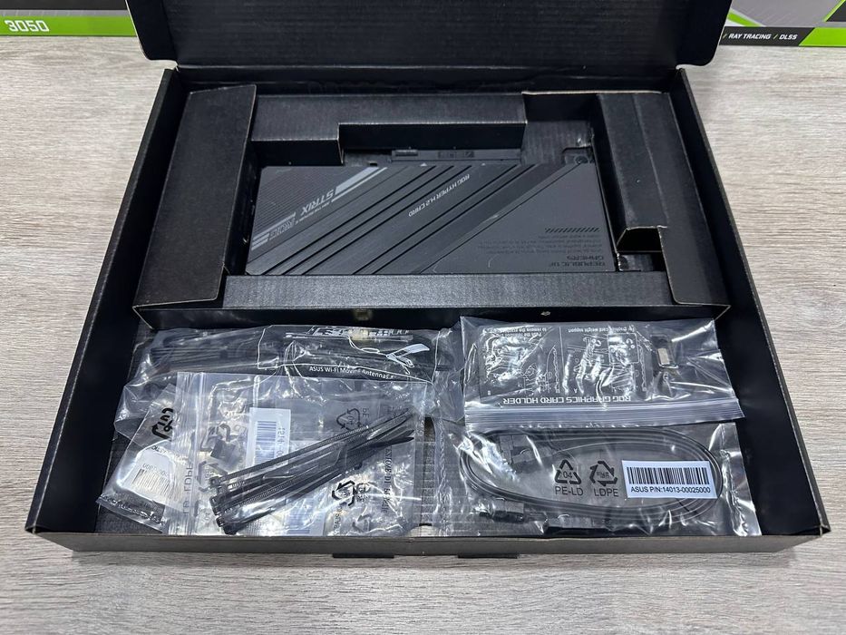 Asus Rog Z690-E + DDR5 G.Skill 2x16 RGB(New)