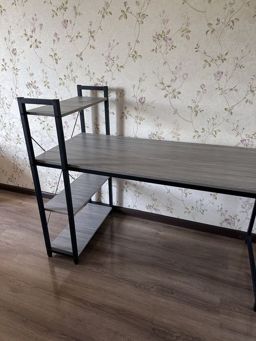 Продается рабочий/писменный стол и кресло