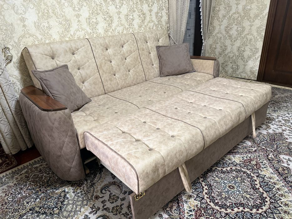 Диван раскладной в хорошем состоянии