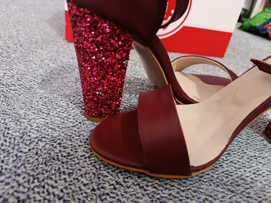 Sandale noi elegante burgundy cu sclipici mărimea 39 Trendy Shoes