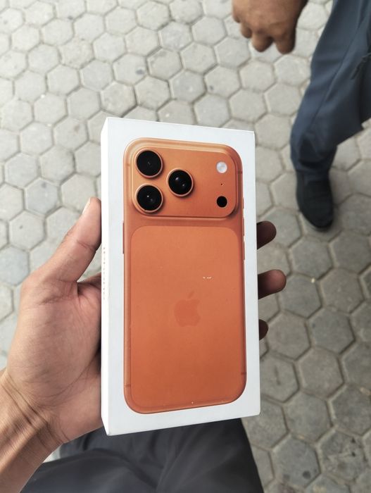Iphone 17 pro оранжевый