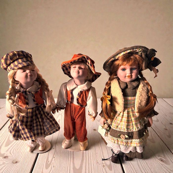 Set 3 papusi de portelan - Elvetia