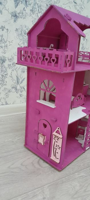 Продаётся кукольный дом