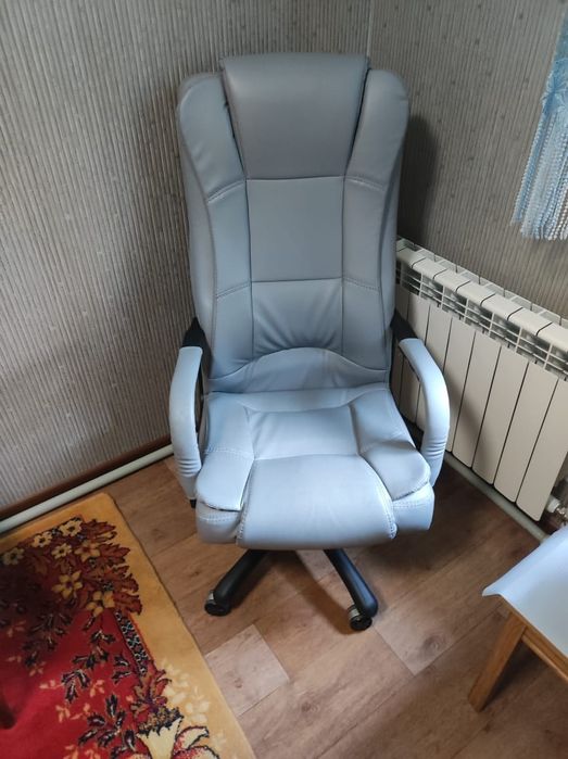 Продам коженное кресло