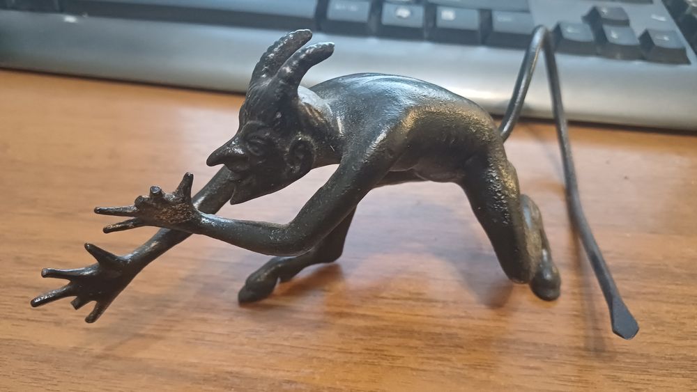 Фигурка чёртик чугун касли СССР