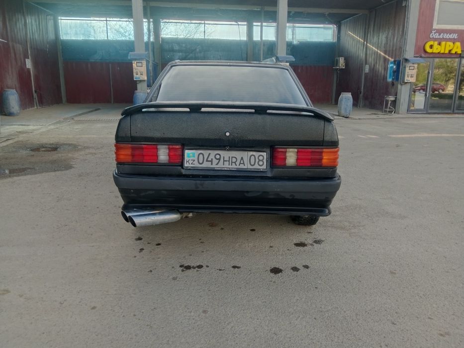 Мерседес 190, 2 литра