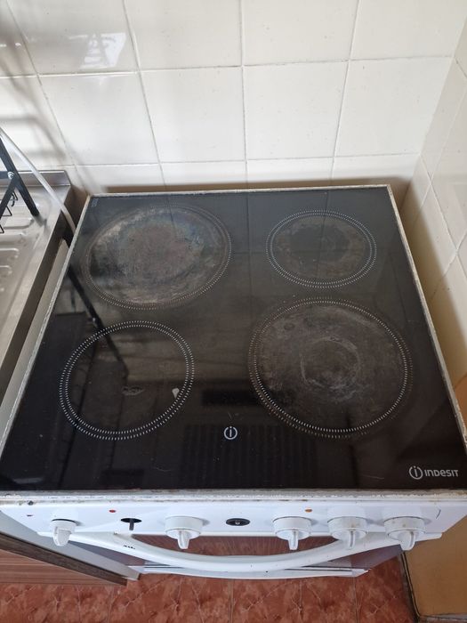 ПОДАРЯВАМ Печка с фурна Indesit