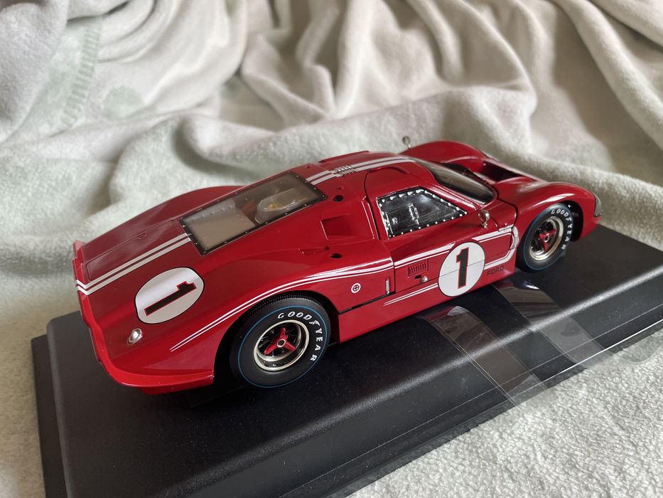 FORD GT40 MK IV - 1:18 - Shelby collectibles.