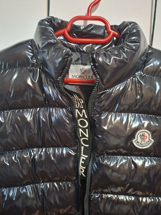 Vestă scurtă Moncler, mărimea S.