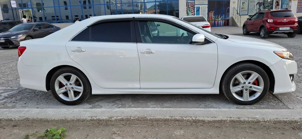 Toyota Camry сатылады.