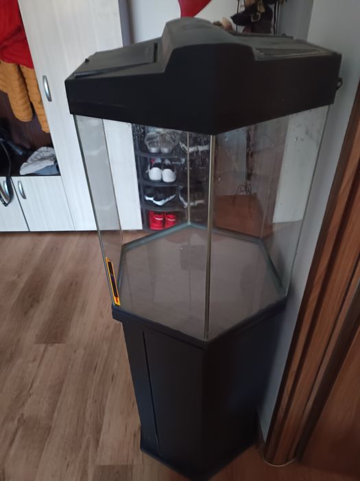 Vând acvariu  120 litri
