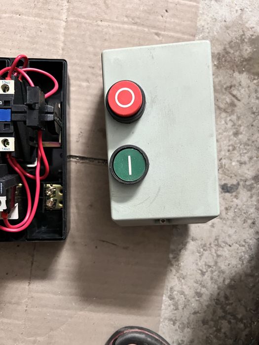 Пускатель магнитный в корпусе с кнопками