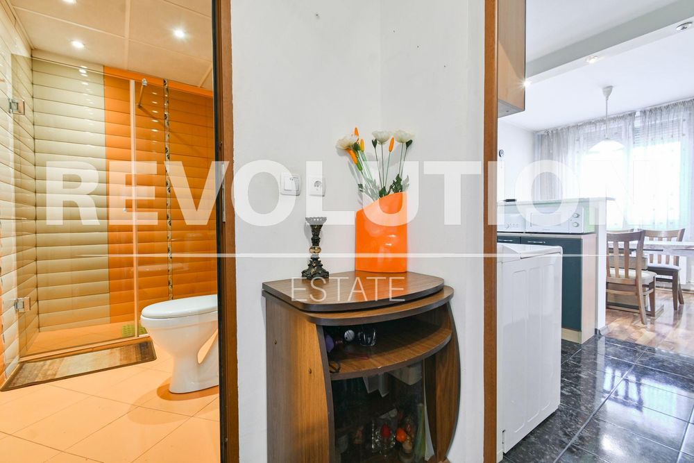 Дава се под наем Двустаен апартамент в София, Зона Б-18 - 80 кв.м за 613 € - Снимка #9