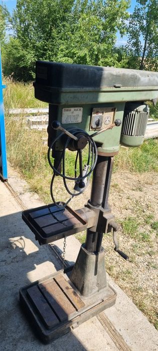 masina de gaurit cu coloana