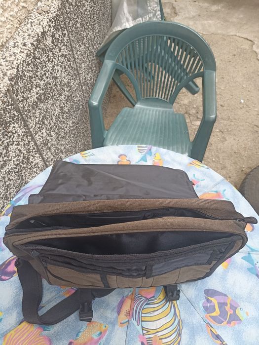 Чанта за лаптоп и таблет.