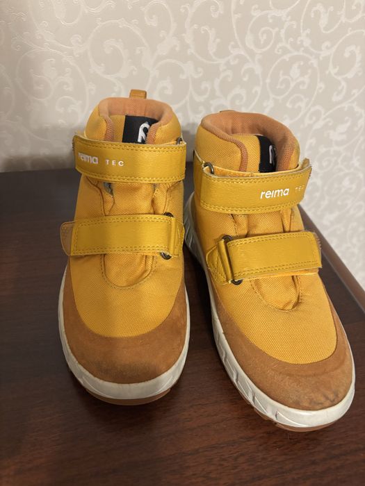 Продам детскую обувь