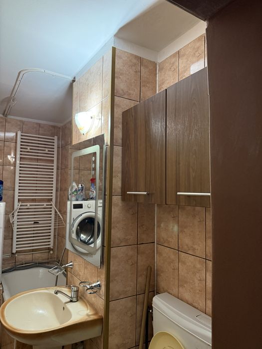 Închiriez apartament cu 2 camere decomandat