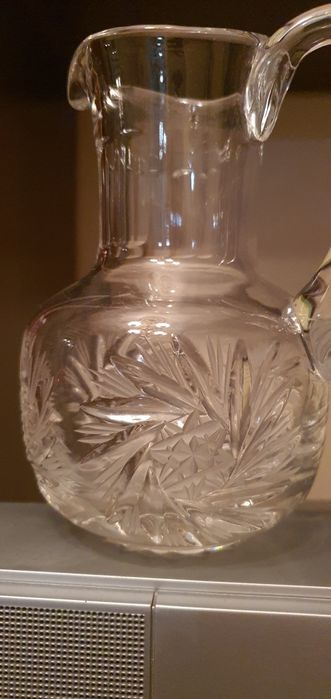 Хрустальный   графин   ,ёмкостью  0.5 л