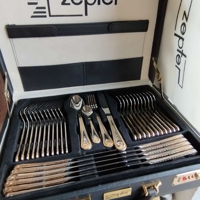 Комплект прибори за хранене