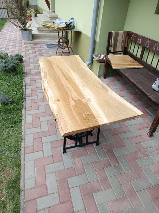 Masa sau birou din mașină de cusut