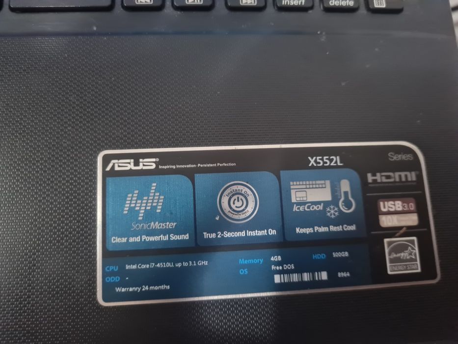 Vând laptop procesorul este i7