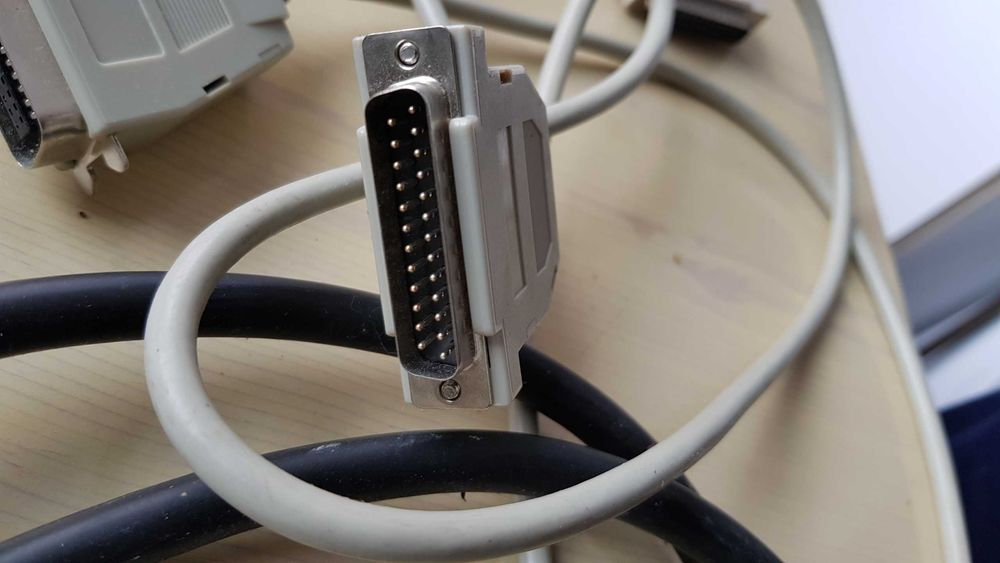 Продавам  захранващи, компютърни кабели и преходник