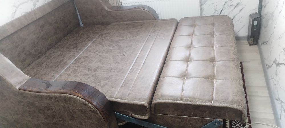 Bu divan yig'ishtiriladi yotahona uchun mo'jalang o'tirsam ham bo'ladi