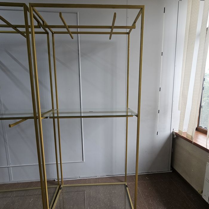 Продам стеллажи для бутика