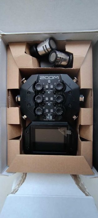 ZOOM H-8 преносим аудио рекордер