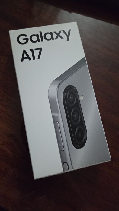 Продам самсунг а17