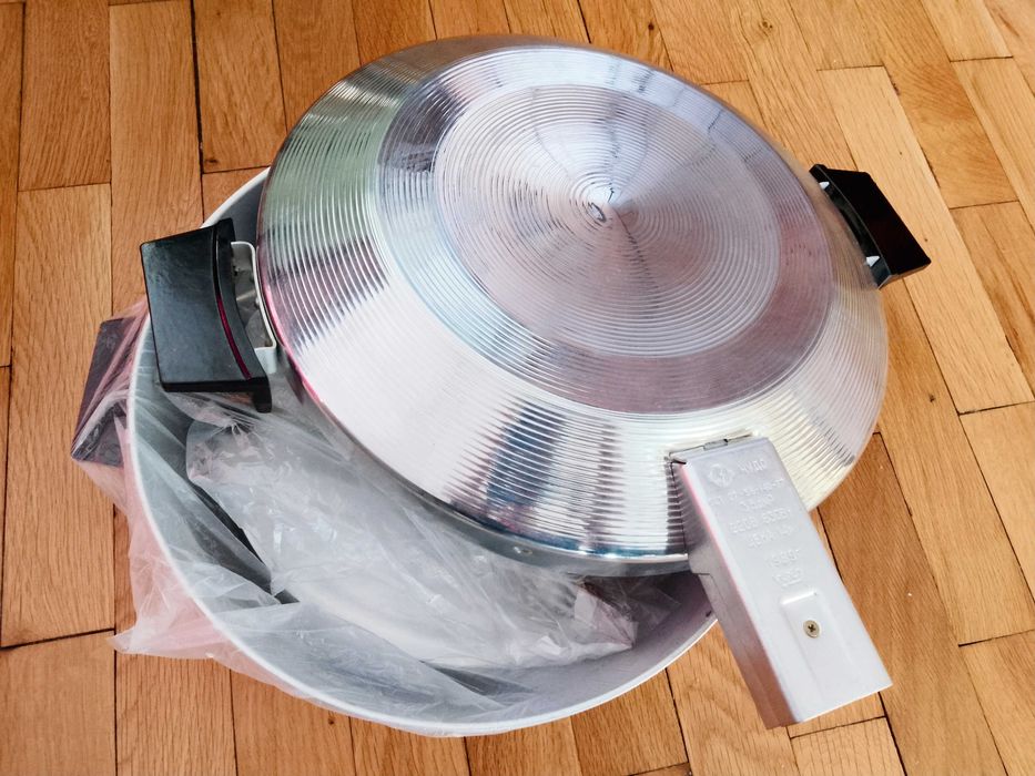 Електрическа тенджера.С аксесоари.