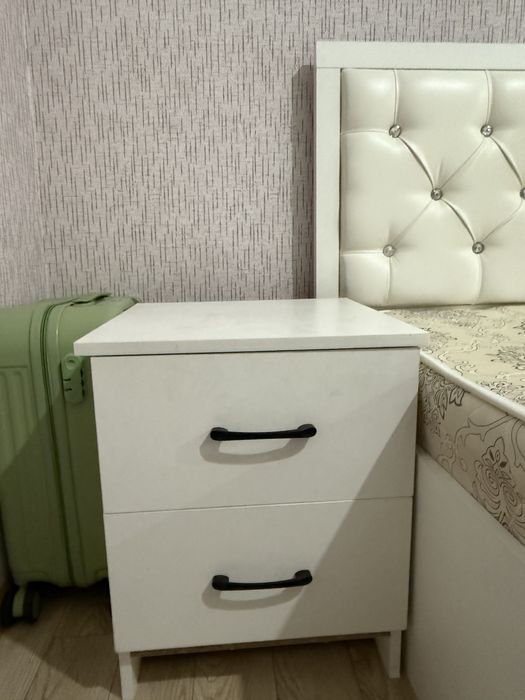 Кровать с тумбами