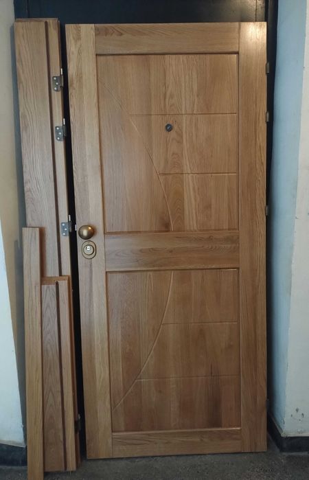 Врата от масивна дъбова дървесина