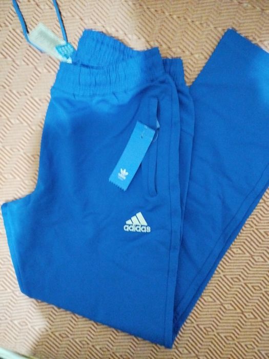 Продаётся  Новый Спортивный костюм!