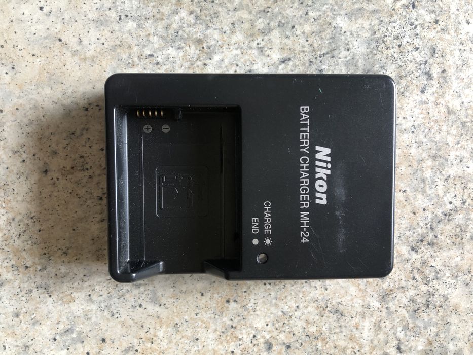 Зарядное для Никон Д3100,Д3300,Д3400,Д5100 и др.модель МН-24 .