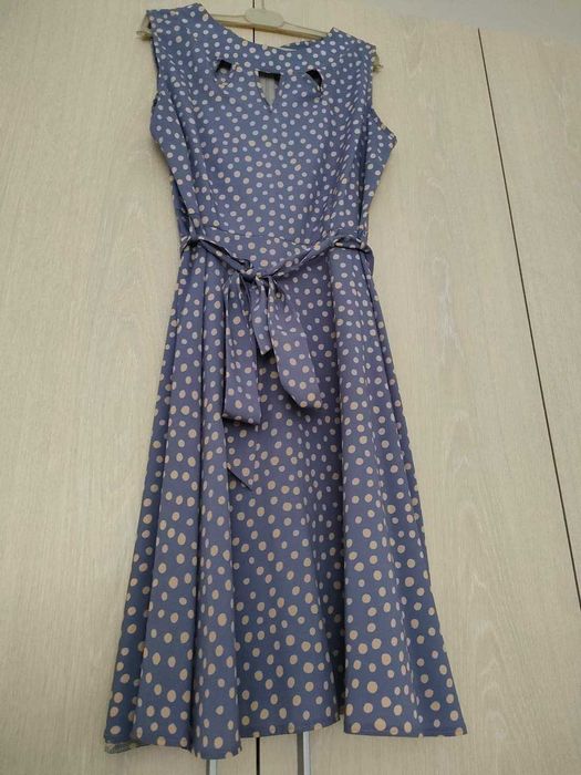 Rochie fluida cu buline