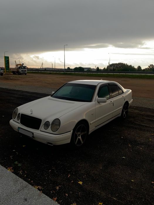 Продается Mercedes E-230