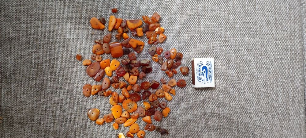 Бусы из натурального янтаря. Частично обработанные. За всё 150 тысяч.