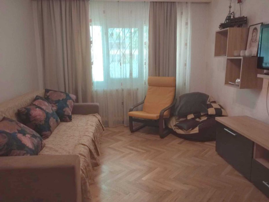 Inchiriez apartament 3 camere in Drumul Taberei - la 5 min. de metrou.