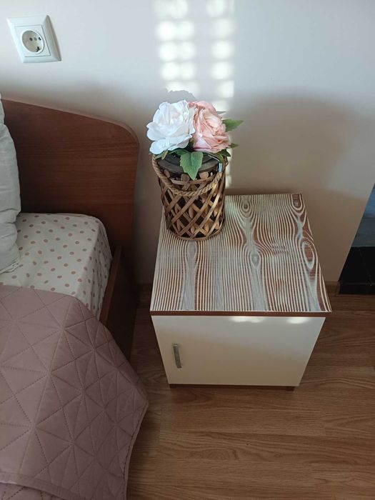 Спалня с матрак и шкафчета