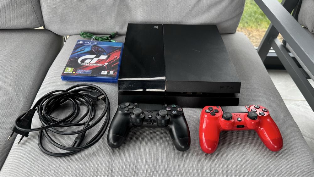Consola Sony playstation 4 cu 2 manete originale