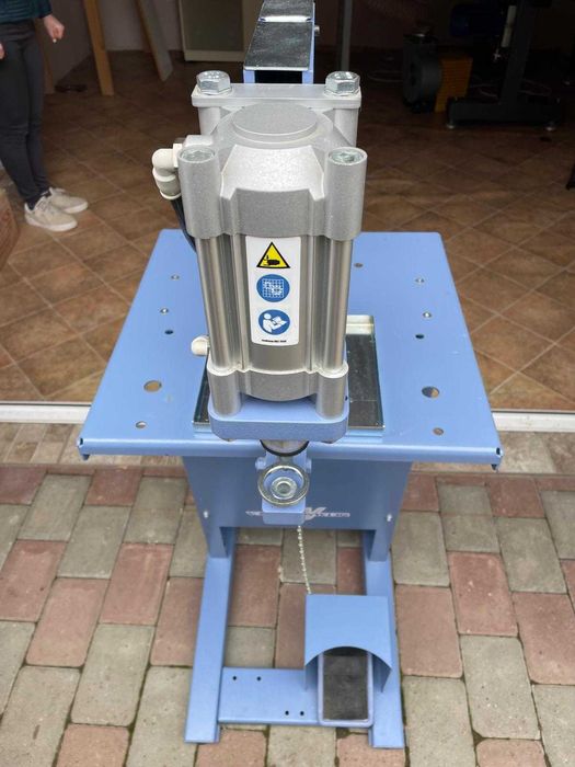 Presa de capse pneumatica cu 1 cap de lucru MT10
Metalmeccanica