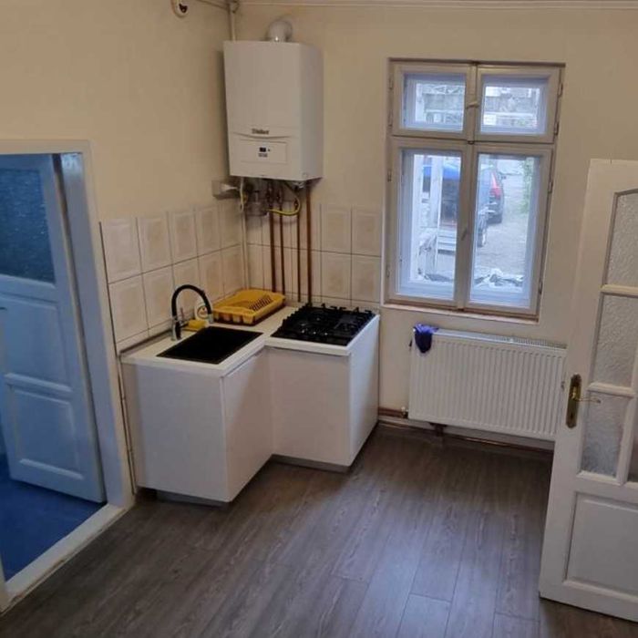 Apartament 1 camera, ultracentral Arad, curte comuna, cu boxa depozitare, de inchiriat