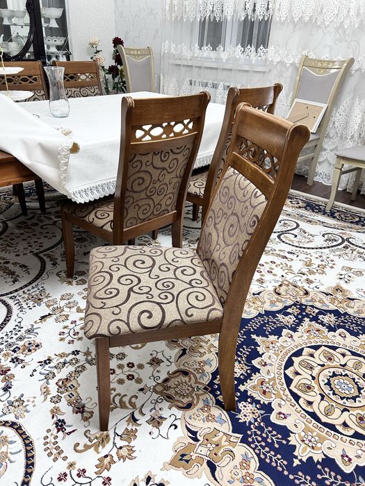 Гостиный стол со стульями