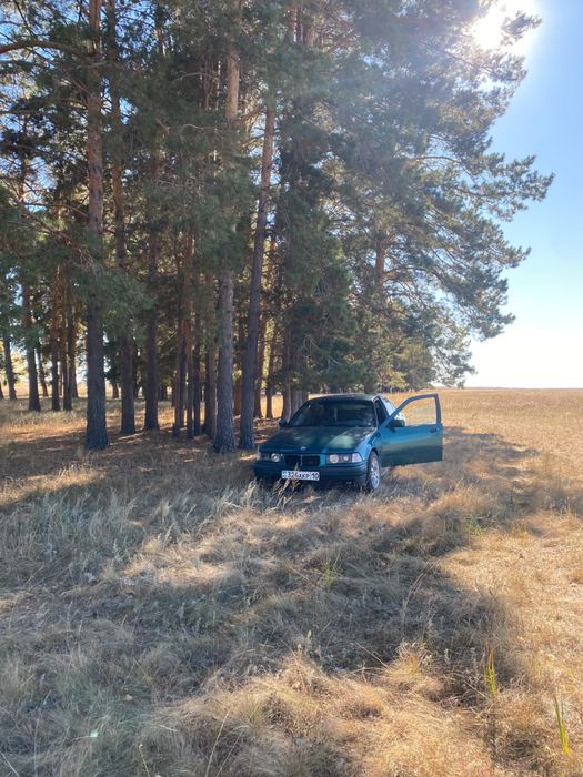 Продам машину BMW 318