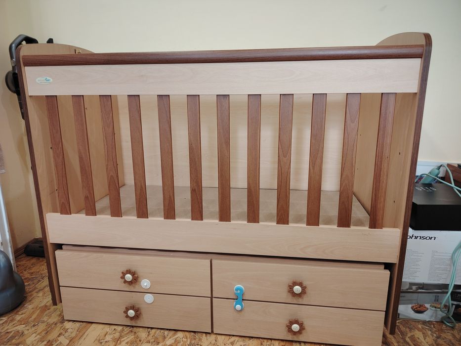 Продавам креватче