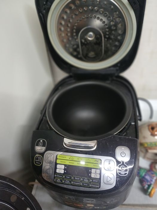 Мультиварка в отличном состояни. Срочно продам и